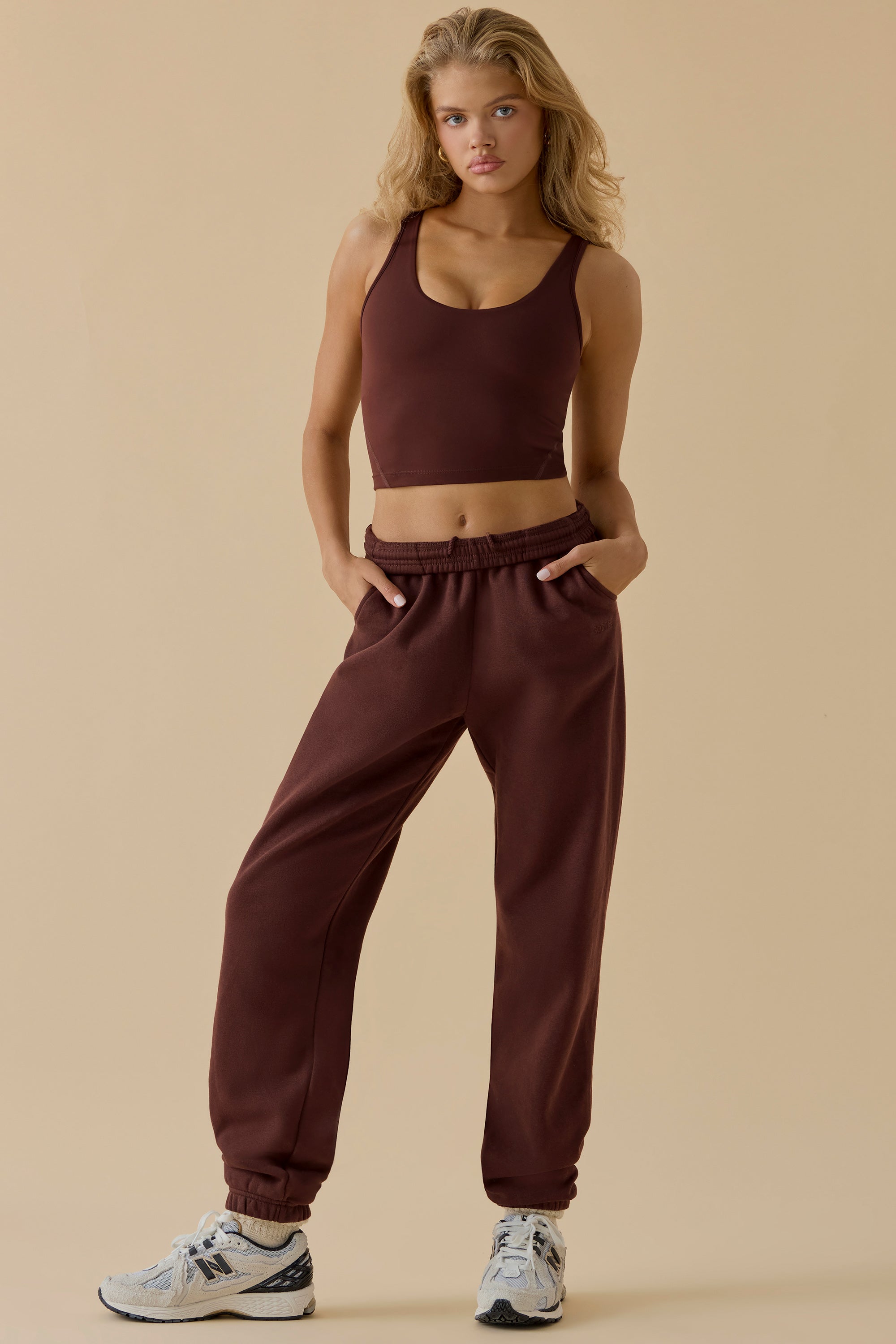 Mid-Rise Joggers in Mahogany