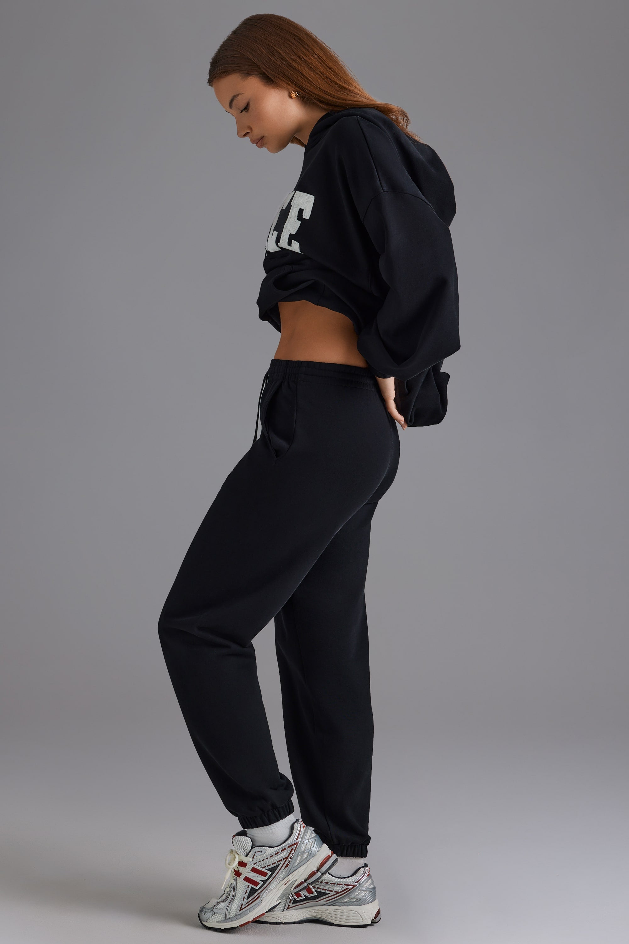 Petite Relaxed Mid-Rise Joggers in Black