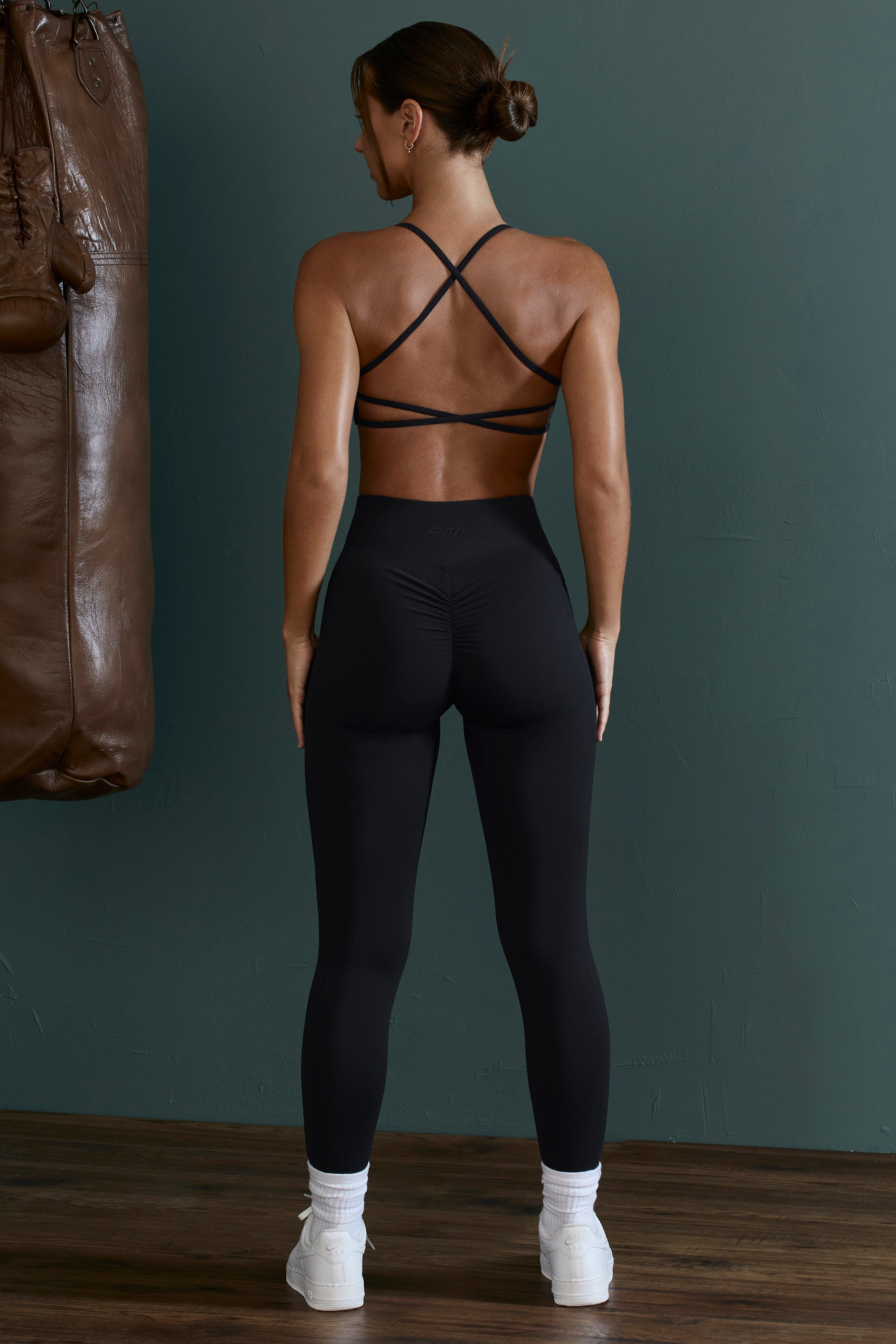 Seamless Strappy Sports Bra in Black