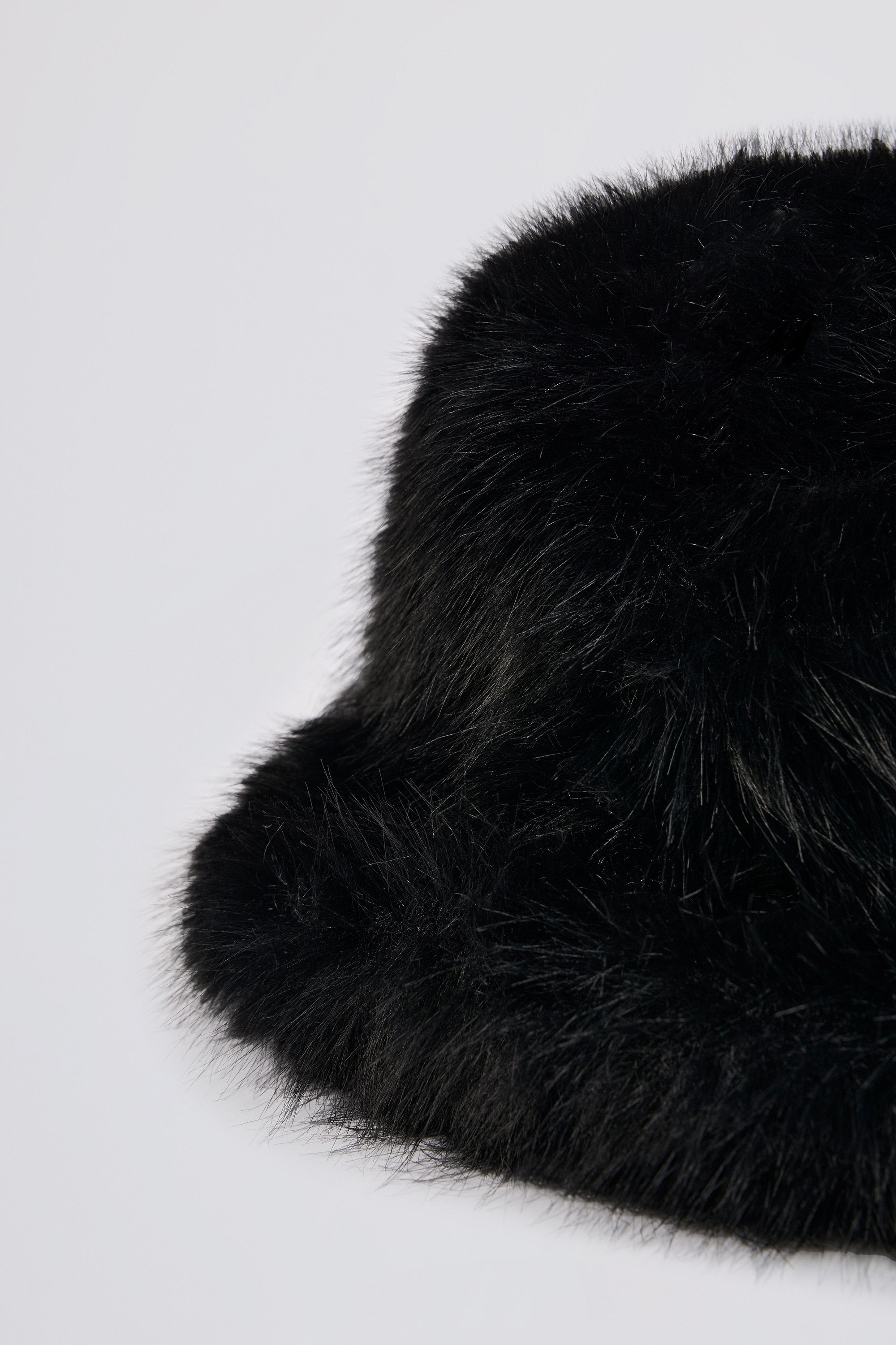 Faux-Fur Hat in Black