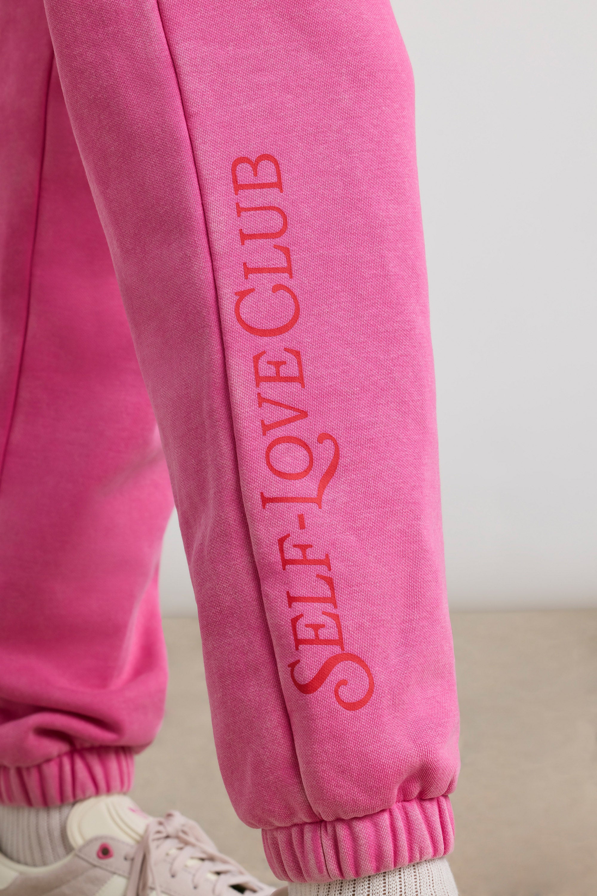 Oversized Joggers in Hot Pink