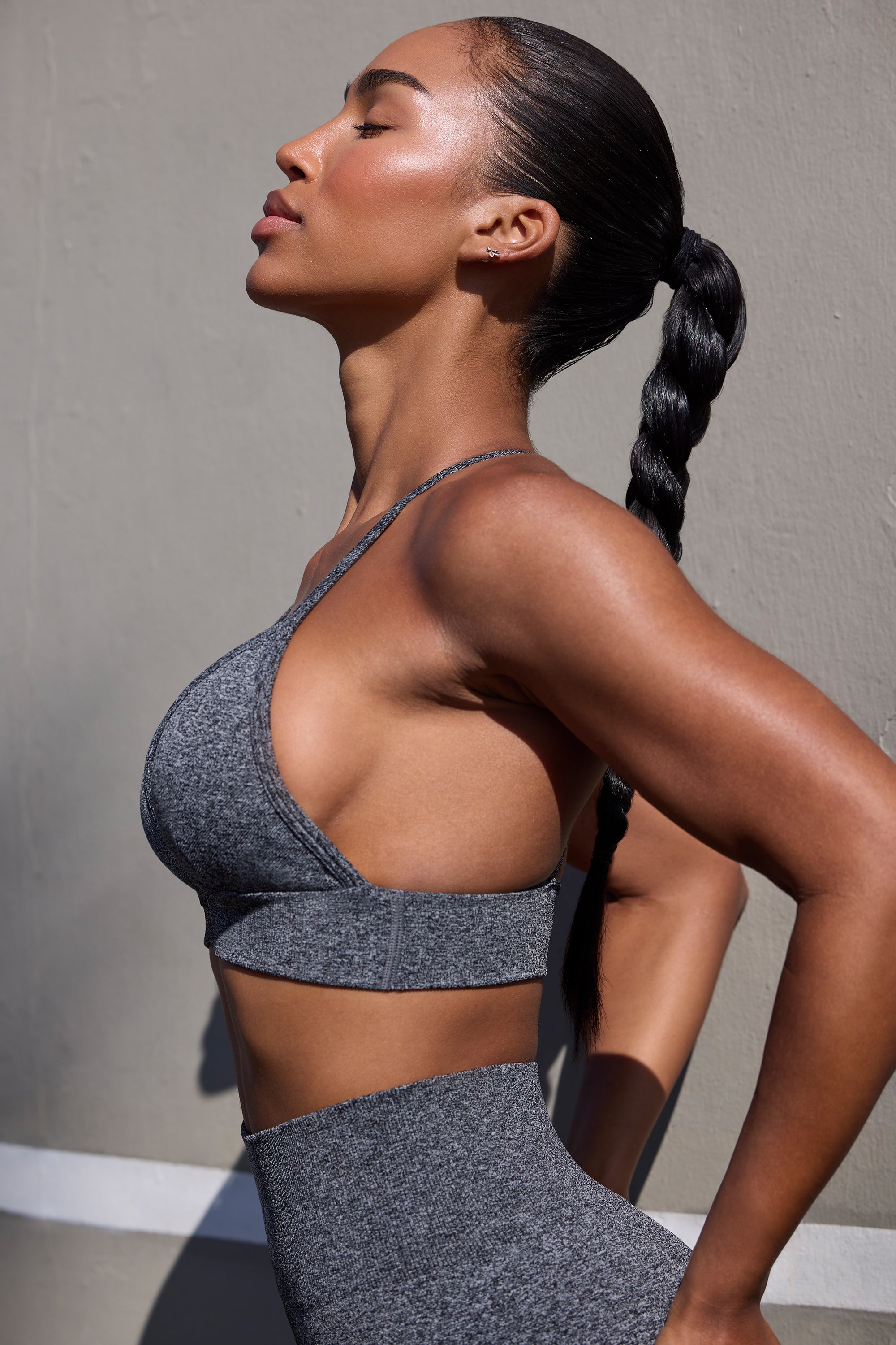 Super Sculpt Seamless Triangle Sports Bra in Marl Black