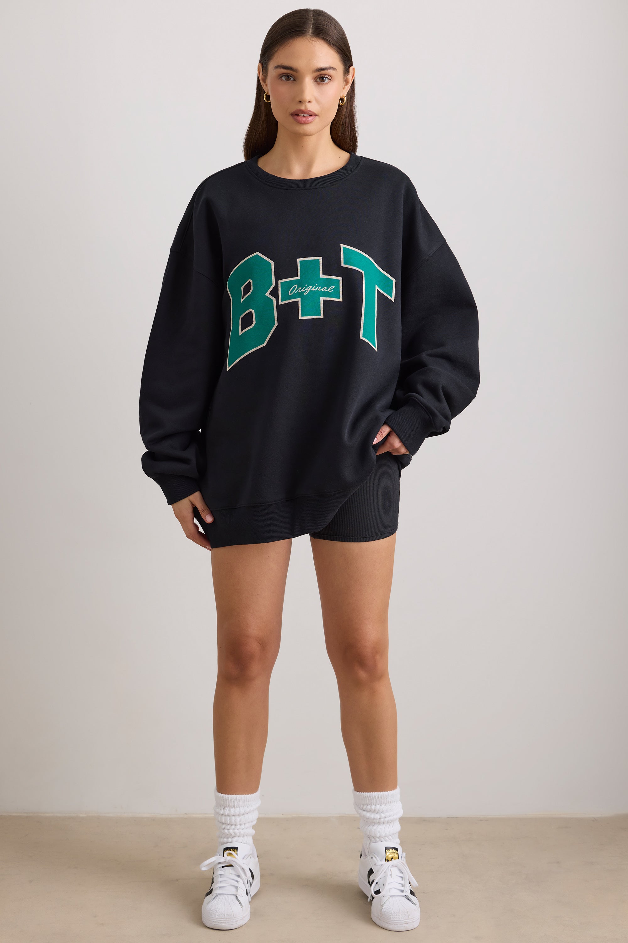 Oversized Crew Neck Sweatshirt in Black