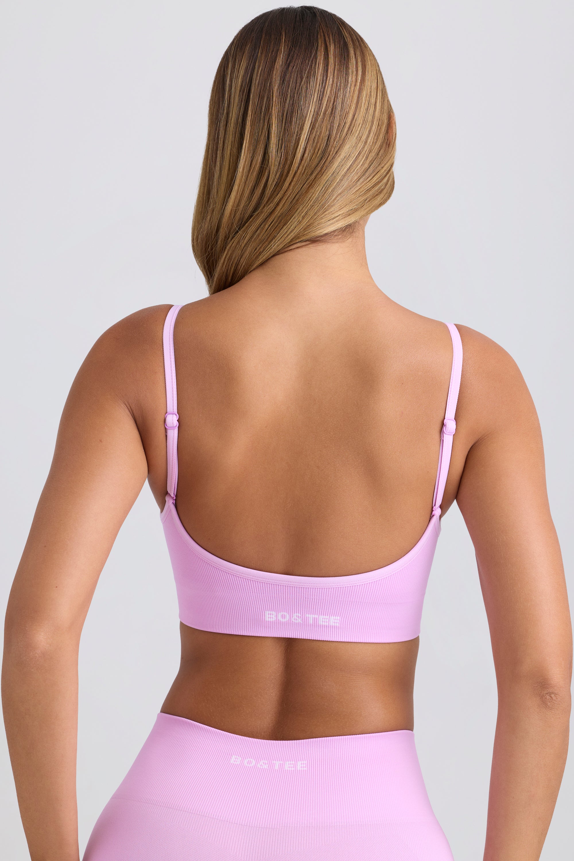 Super Sculpt Seamless Scoop-Back Sports Bra in Violet Pink