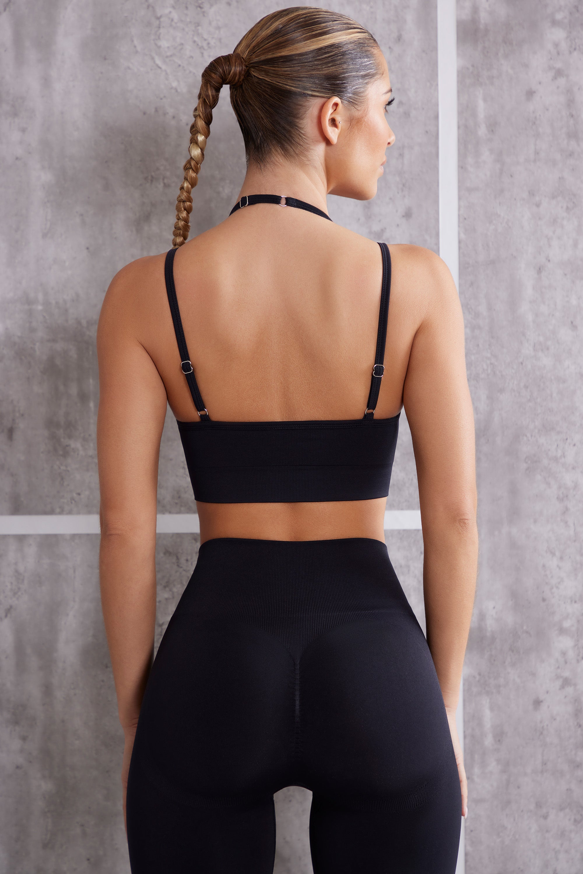 Scoop Neck Sports Bra in Jet Black