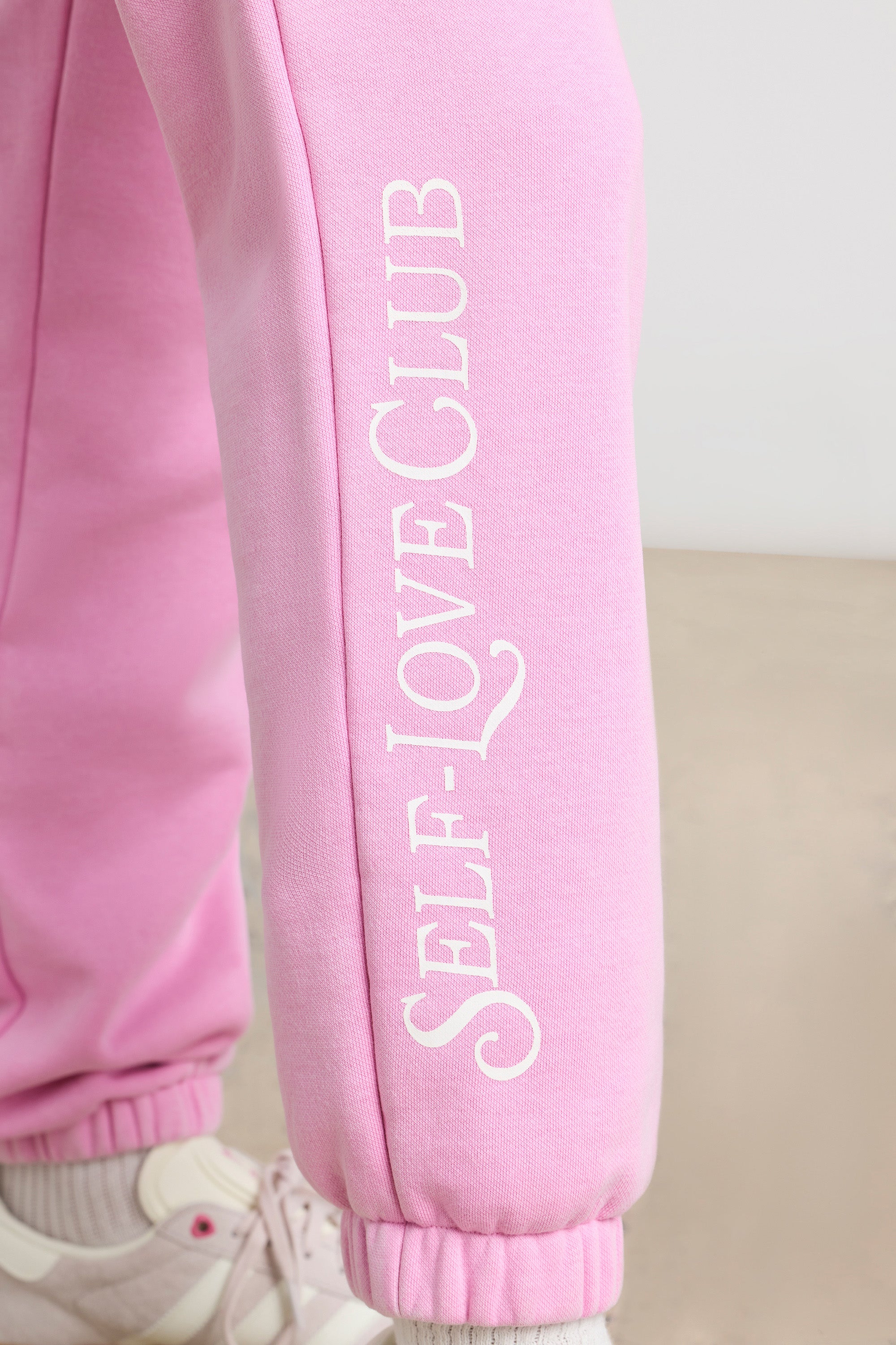 Oversized Joggers in Bubblegum Pink