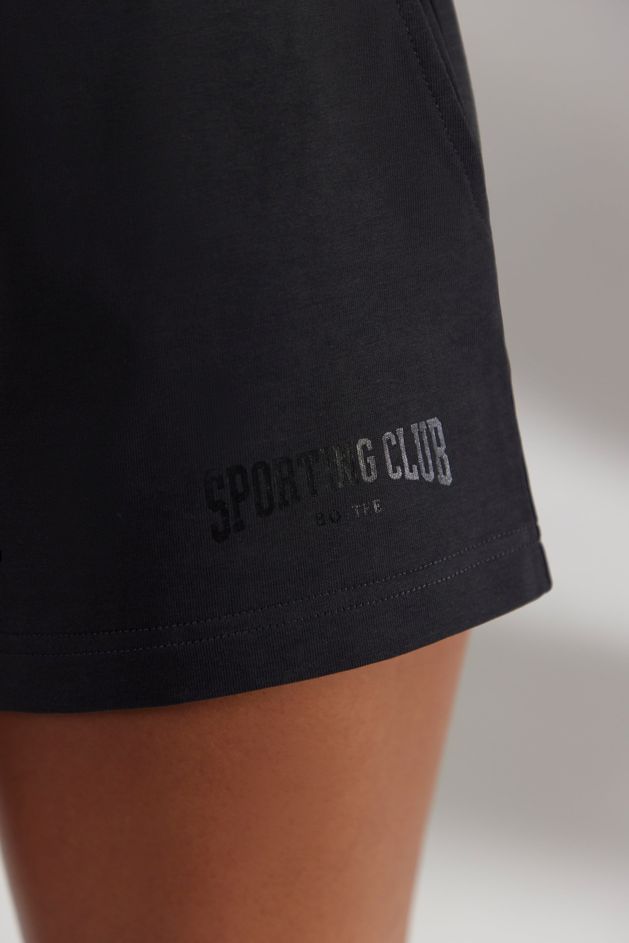 Sweat Shorts in Washed Black