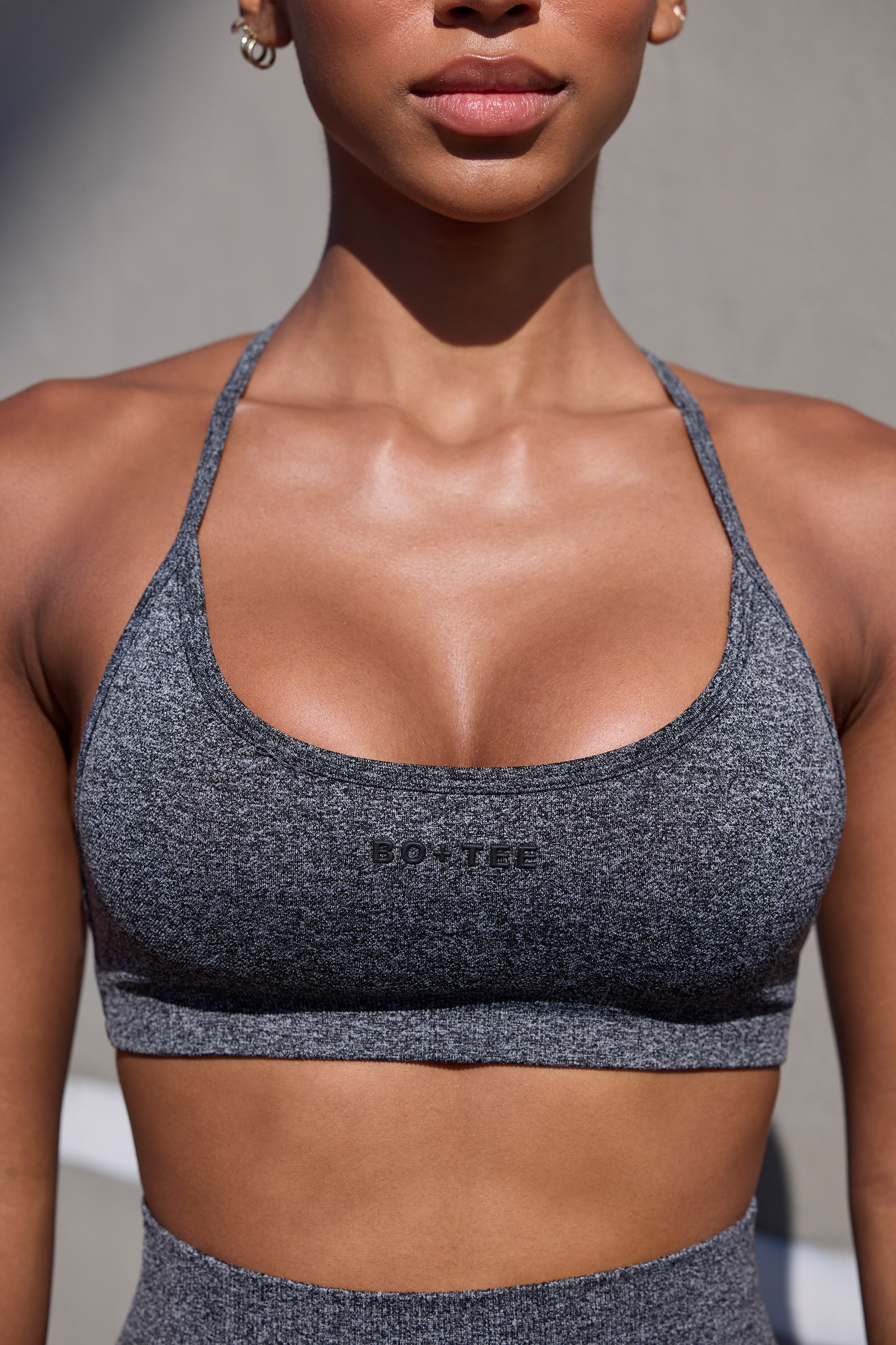 Super Sculpt Seamless Open Back Sports Bra in Marl Black