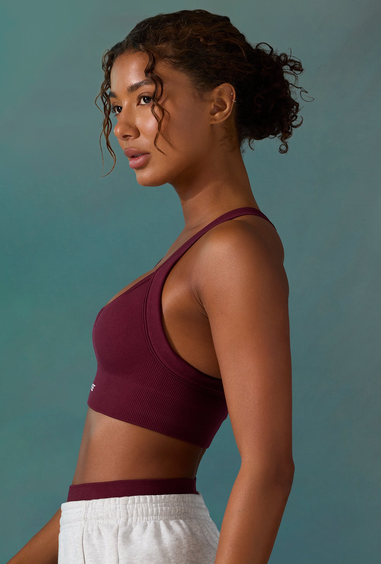 Super Sculpt Seamless Cross Back Sports Bra in Plum