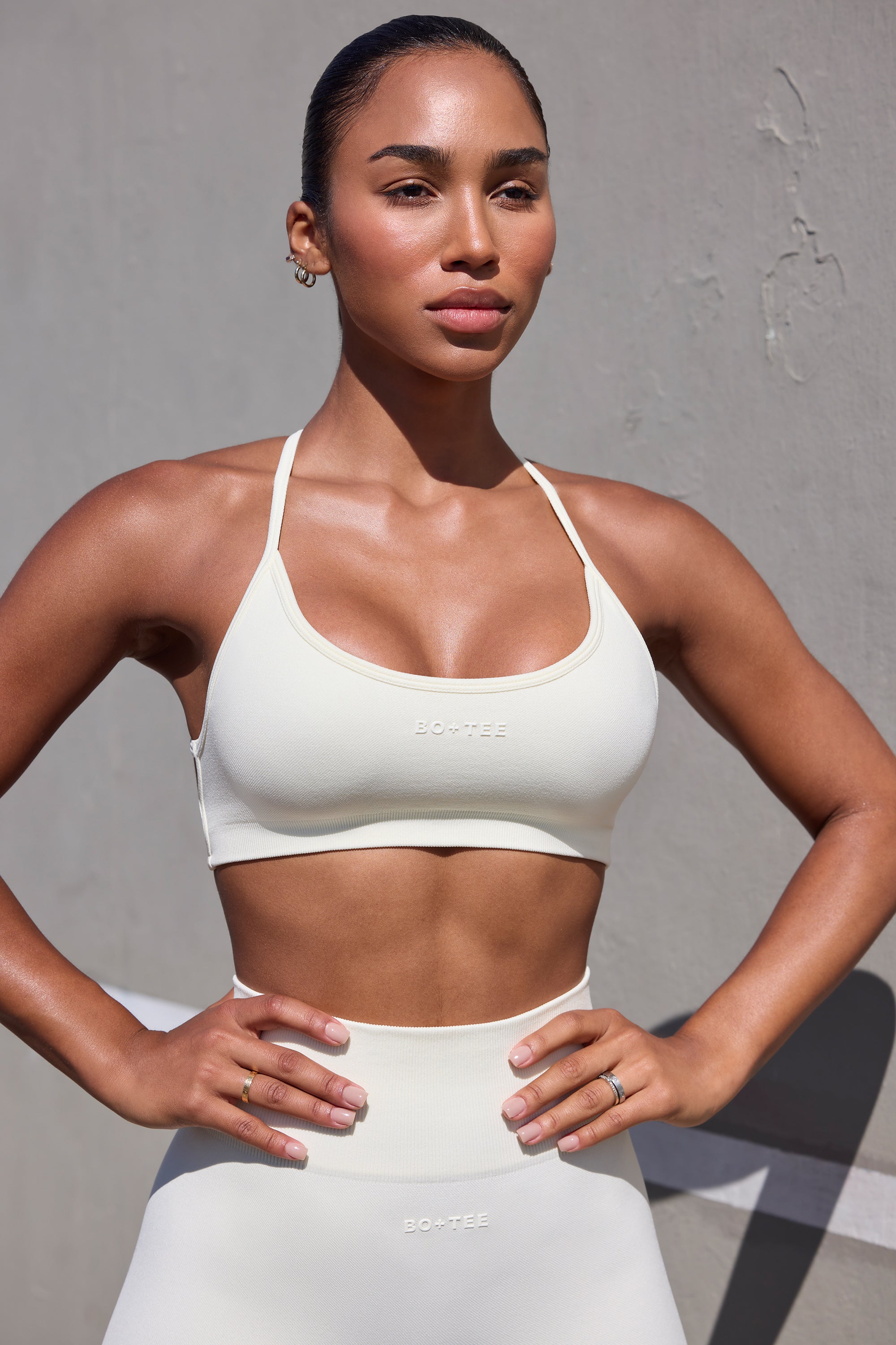 Super Sculpt Seamless Open Back Sports Bra in Eggshell