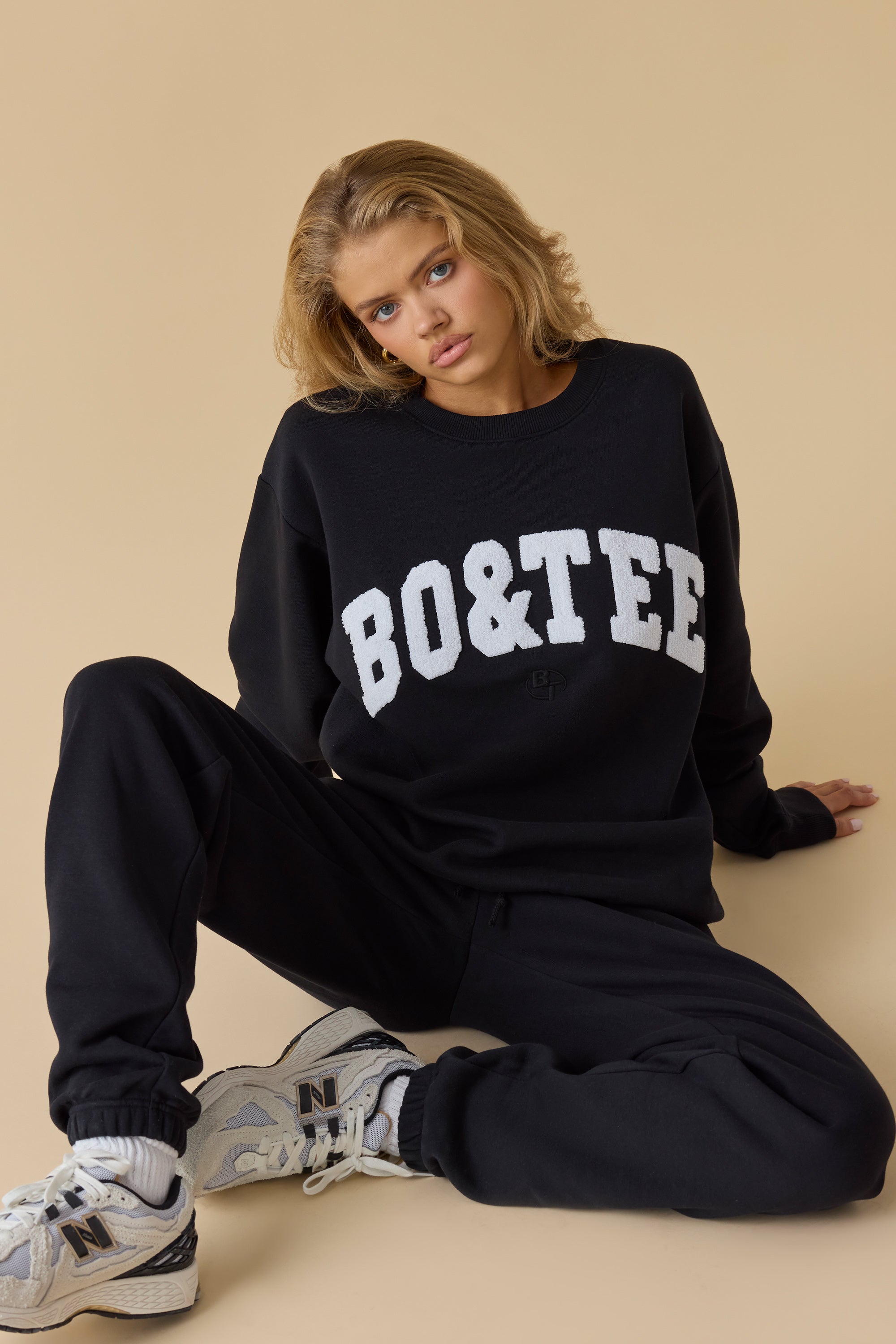 Oversized Crew Neck Sweatshirt in Black