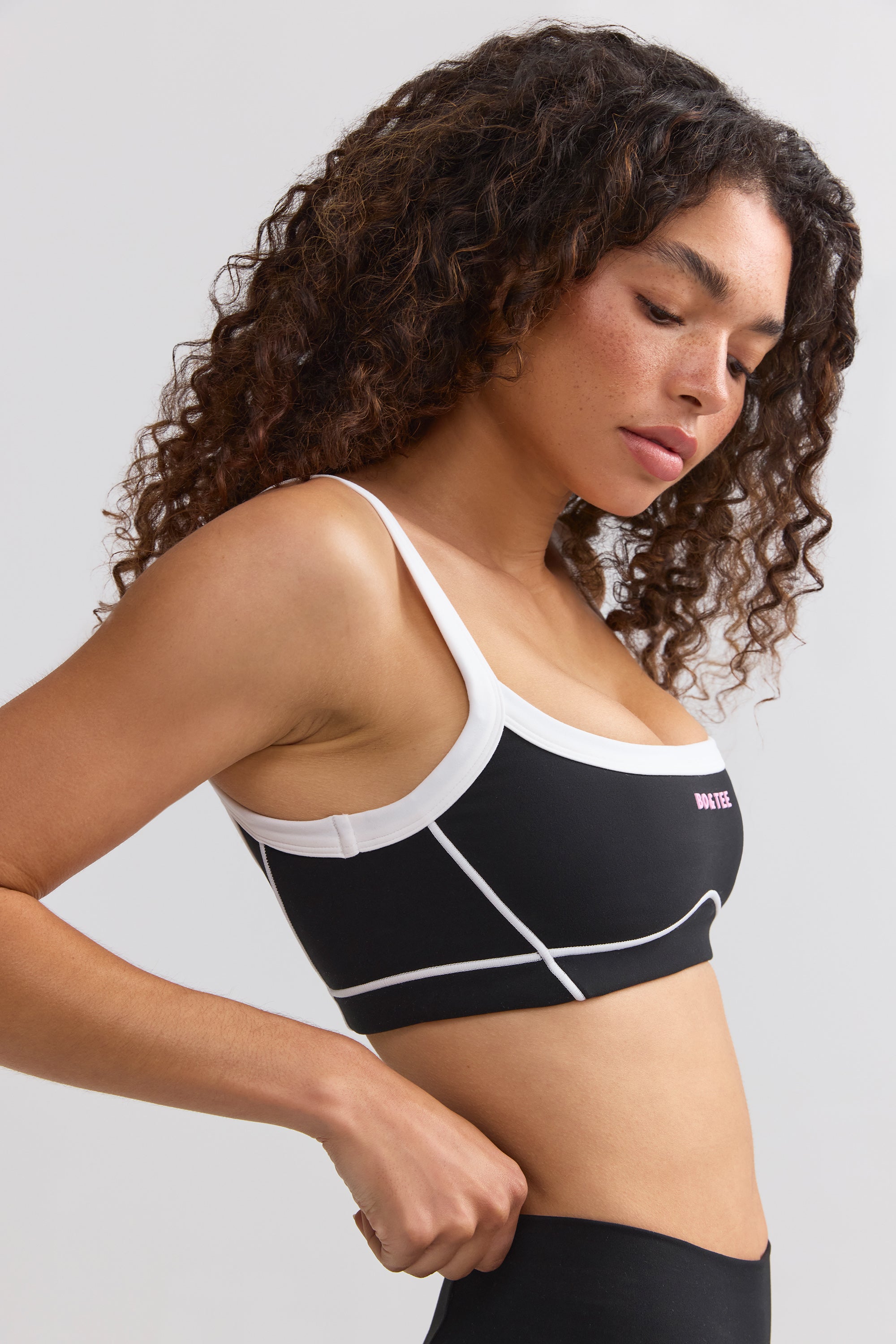 Soft Active Contrast-Trim Sports Bra in Black