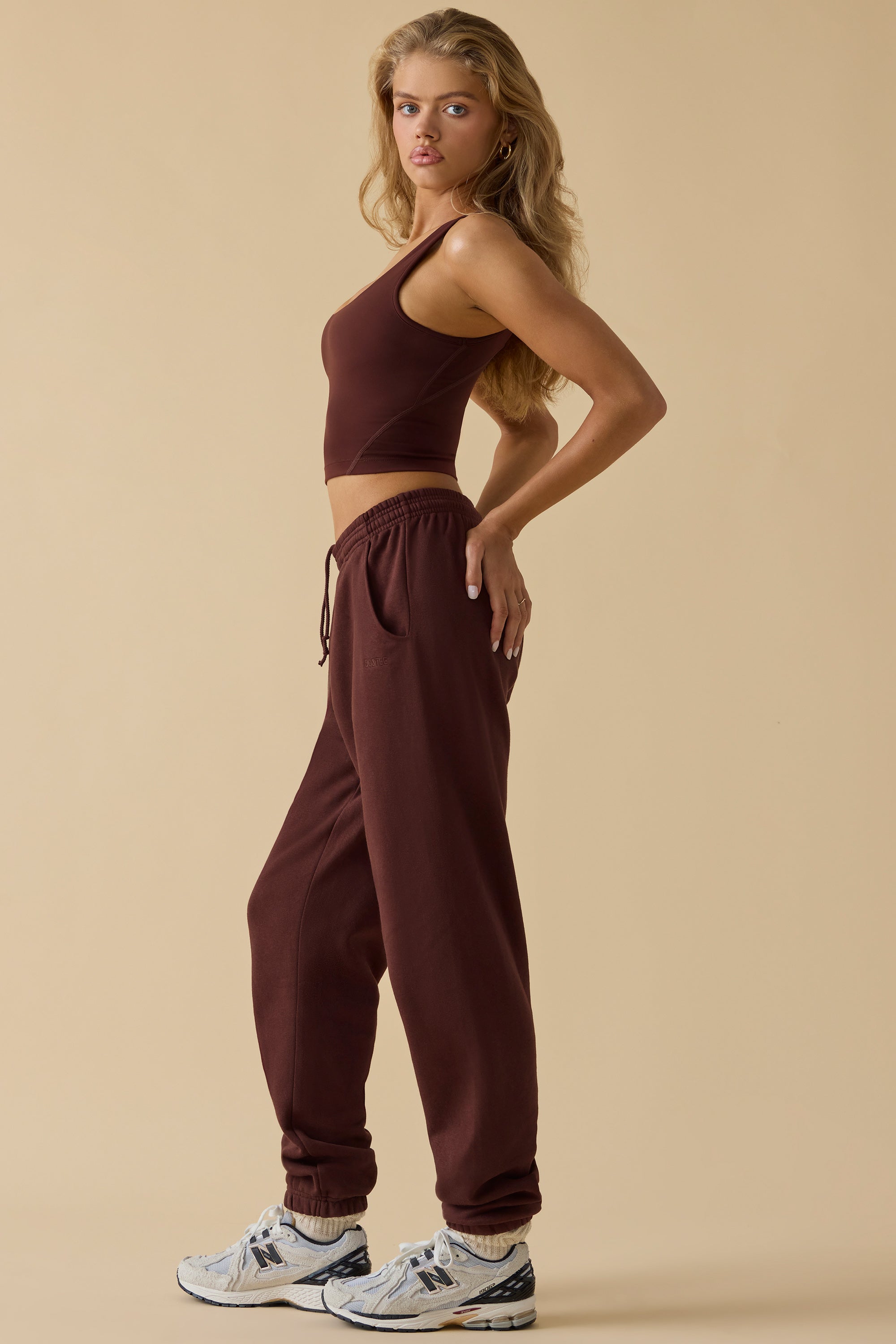 Mid-Rise Joggers in Mahogany