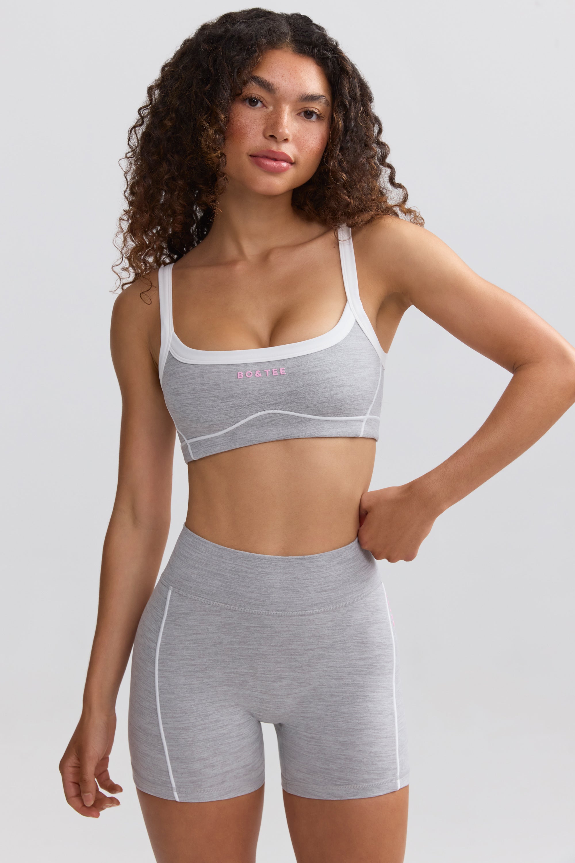 Soft Active Contrast-Trim Sports Bra in Ice Grey