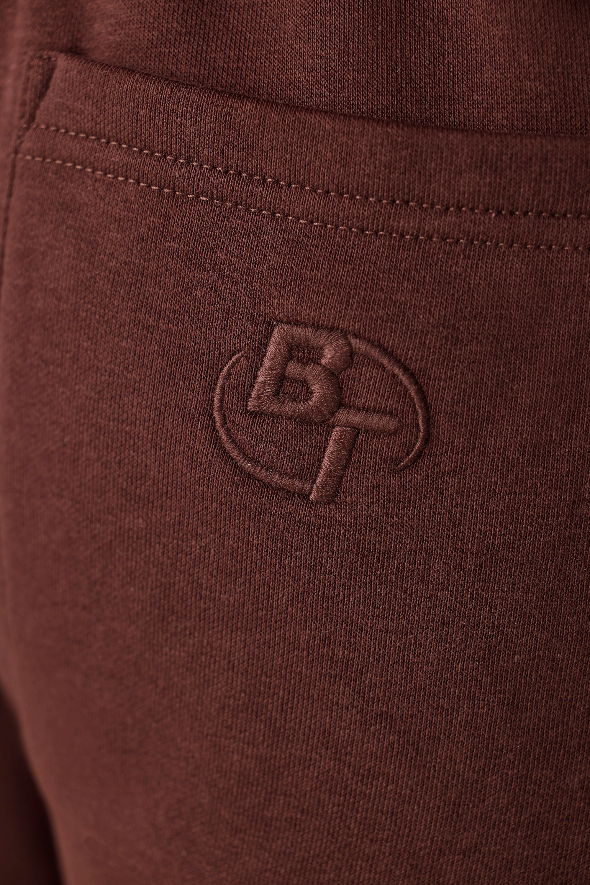 Mid-Rise Joggers in Mahogany