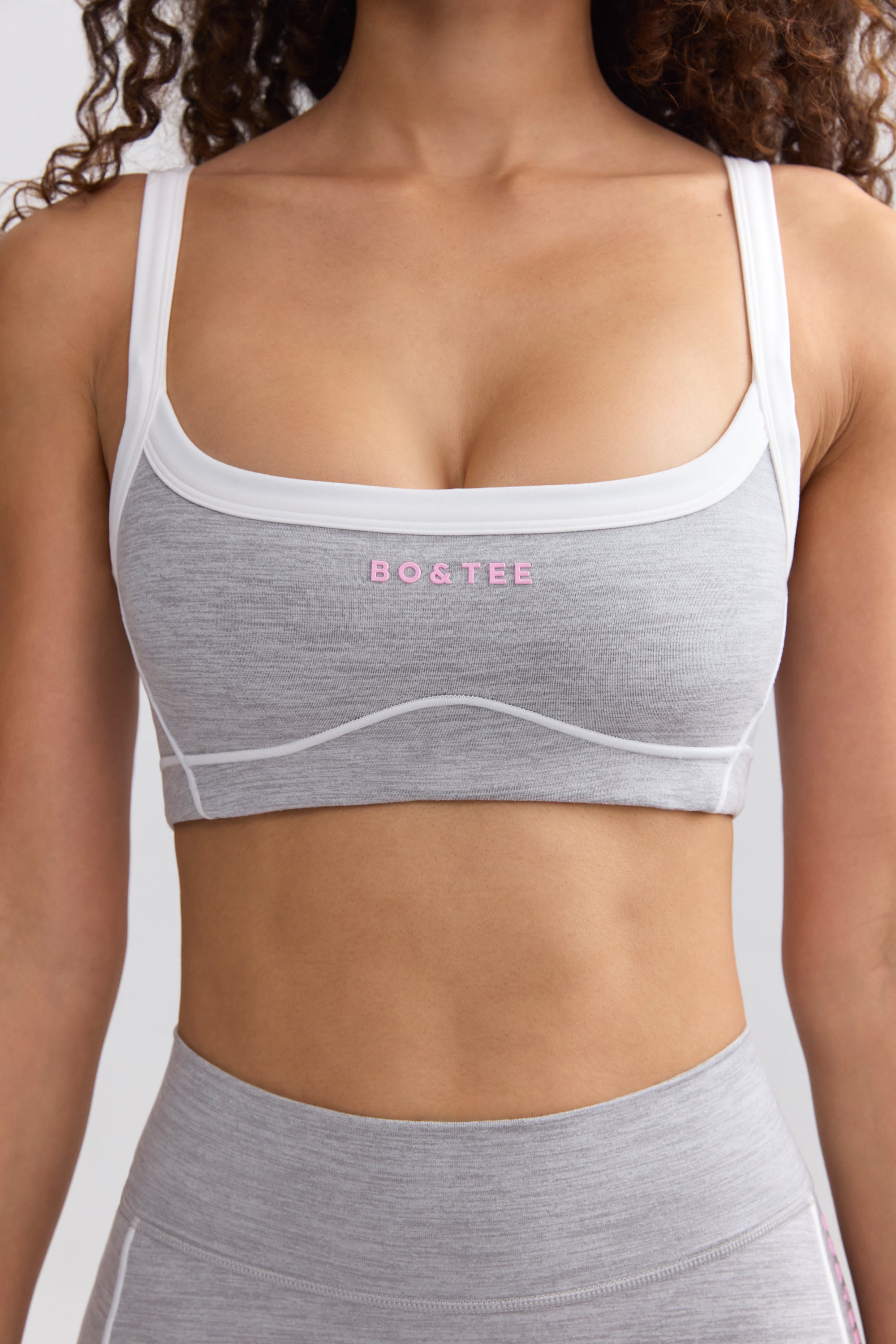 Soft Active Contrast-Trim Sports Bra in Ice Grey