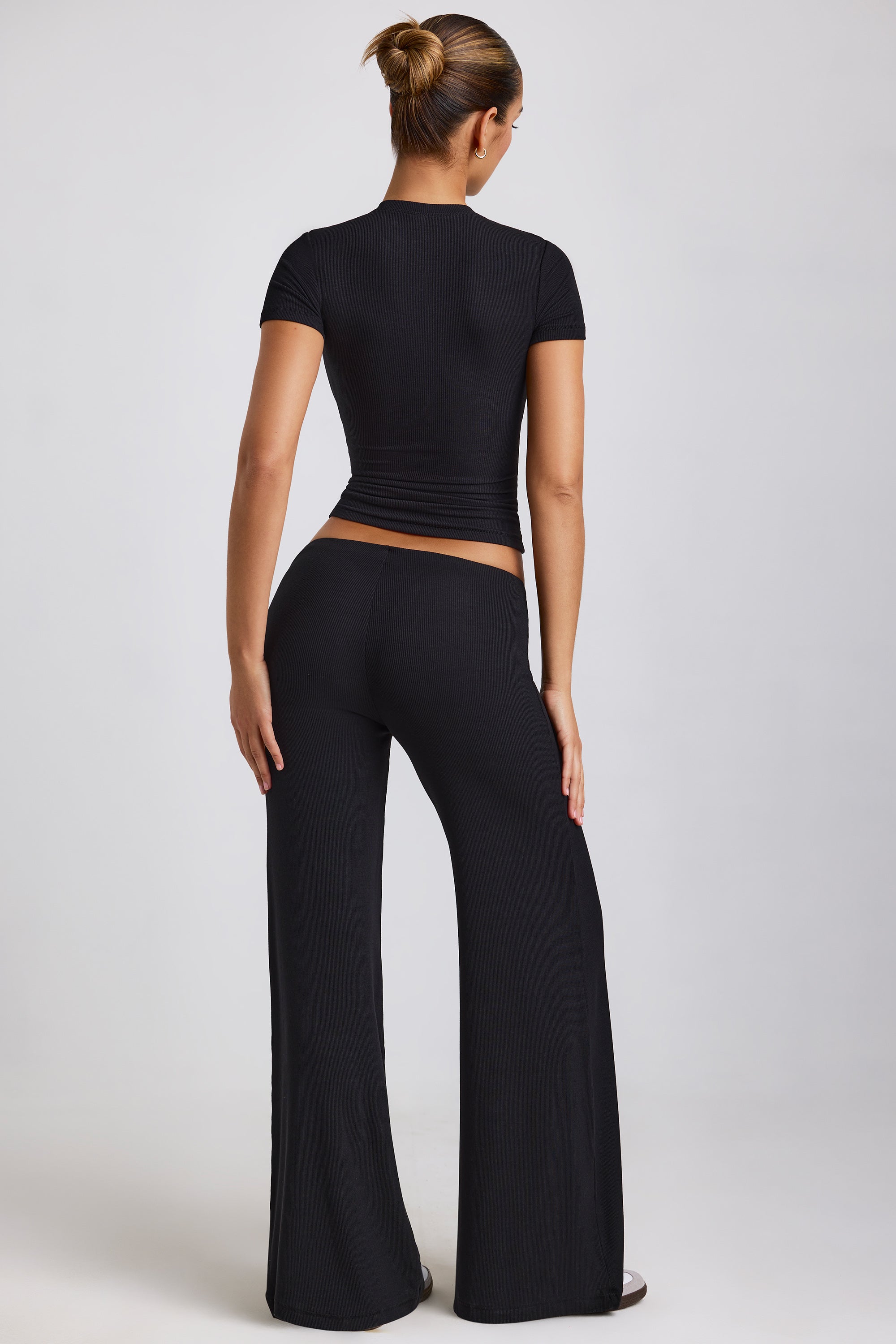 Petite Mid Rise Wide Leg Trouser in Black